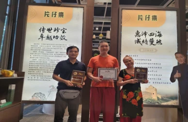 Thầy  Phúc Thành Đang Trên Đường Mang Khí Công Và Công Nghệ Tiên Tiến Về Cho Sức Khỏe Người Việt
